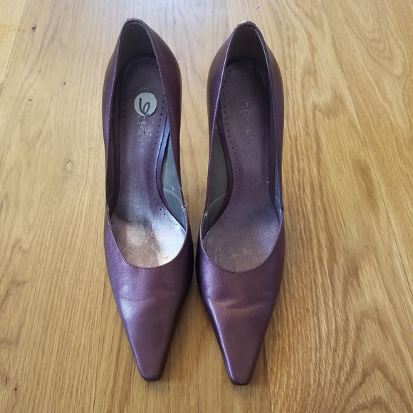 BCBG plum heels - Picture 2 of 3